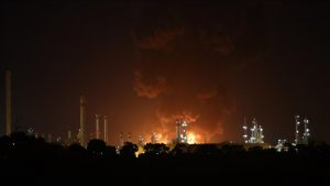 Widespread fire US refinery