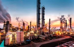 US oil refining industry revenues fell